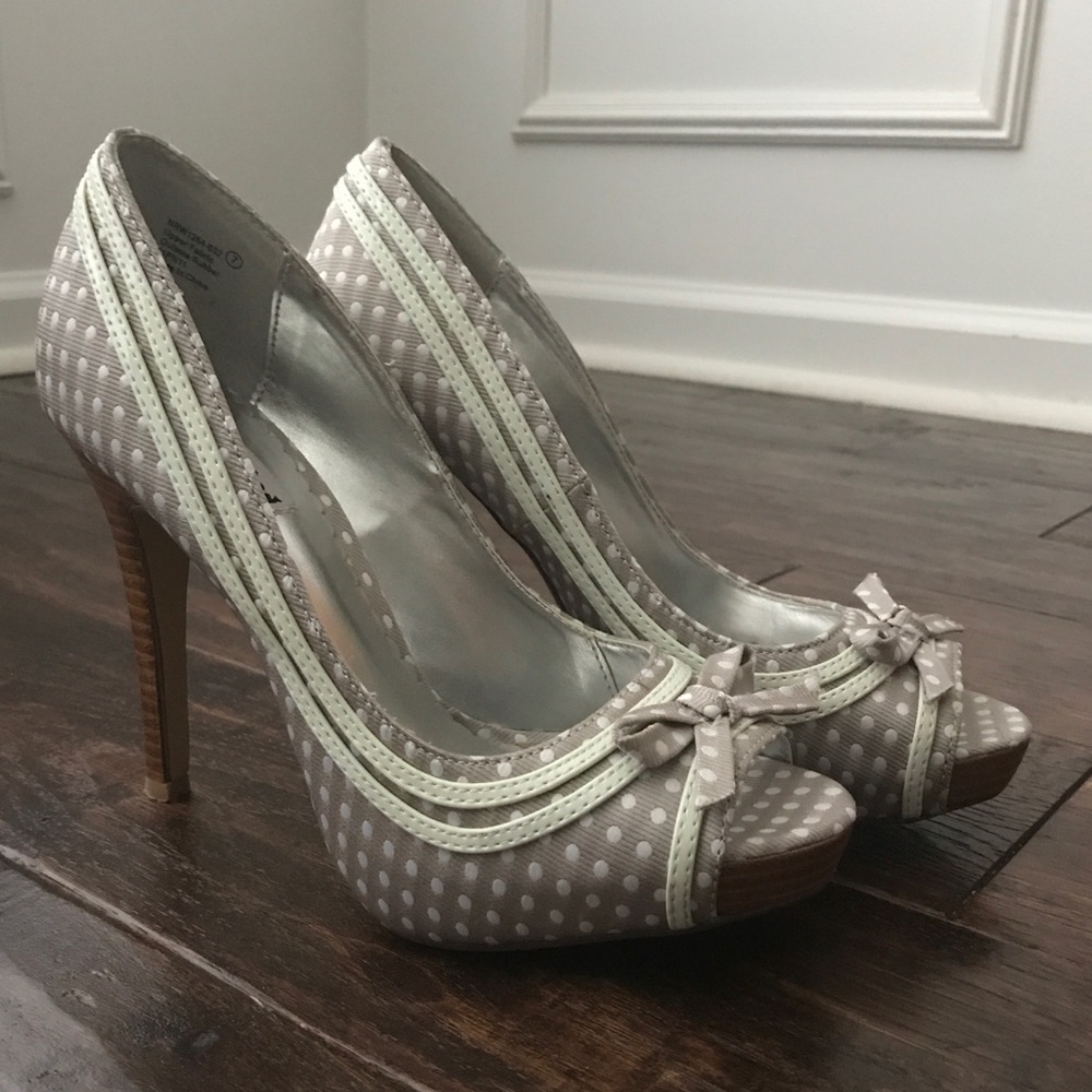 Not Rated EUC Spring Time High Heels